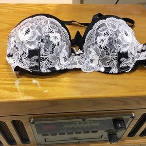 Victoria’s Secret -Black & white lace bra w/ bows